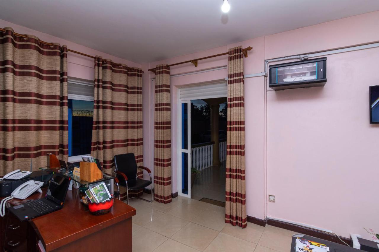 Karibu Bb Suites Entebbe Exteriér fotografie